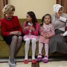 Dronning Sonja og fru Gül besøkte barna ved Sevgi Evleri nursey school utenfor Ankara (Foto: Lise Åserud / NTB scanpix)